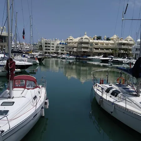 Apartment 2bdr Sunny With Pool And Private Parking In *